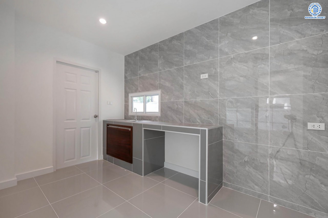 บ้านมือสองตกแต่งใหม่ โครงการ สิทธารมย์รีเจนท์ ลาดพร้าว101 เนื้อที่ 75.3 ตร.ว. ฟังก์ชันรวม 3 ห้องนอน 3 ห้องน้ำ 1 ห้องอเนกประสงค์ จอดรถได้ 2 คัน กว้างขวาง พร้อมทุกการใช้งาน บนทำเลใจกลางเมือง เชื่อมต่อทั้ง ถนนนวมินทร์, ถนนนวลจันทร์, ถ.ลาดพร้าว, ถ.รามอินทรา ใกล้ The Walk เกษตรนวมินทร์ และทางด่วนรามอินทรา...